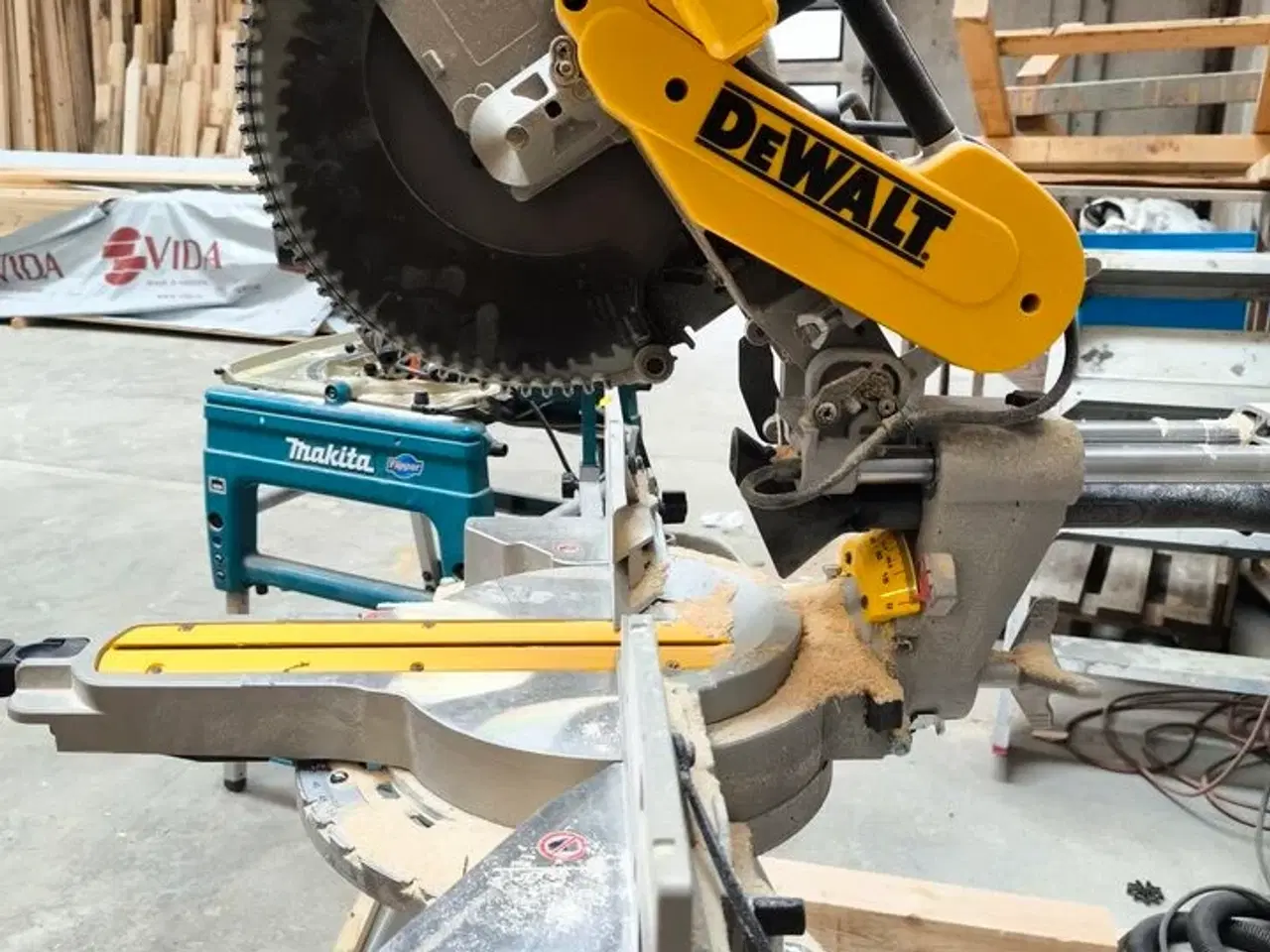 Billede 4 - Kap/geringsav DEWALT DWS780 inkl. MAKITA arbejdsbord