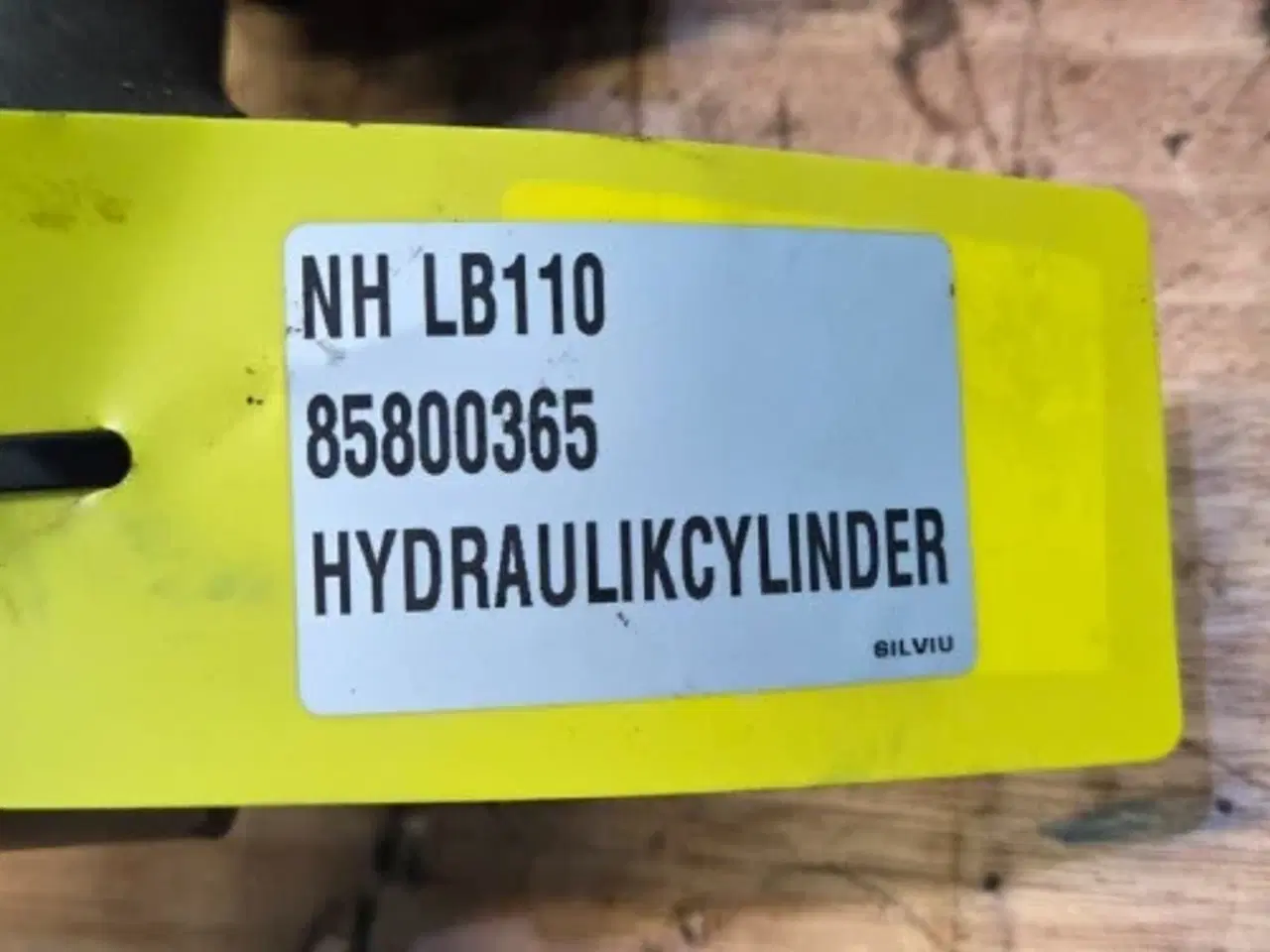 Billede 11 - New Holland LB110 Cylinder 85800365