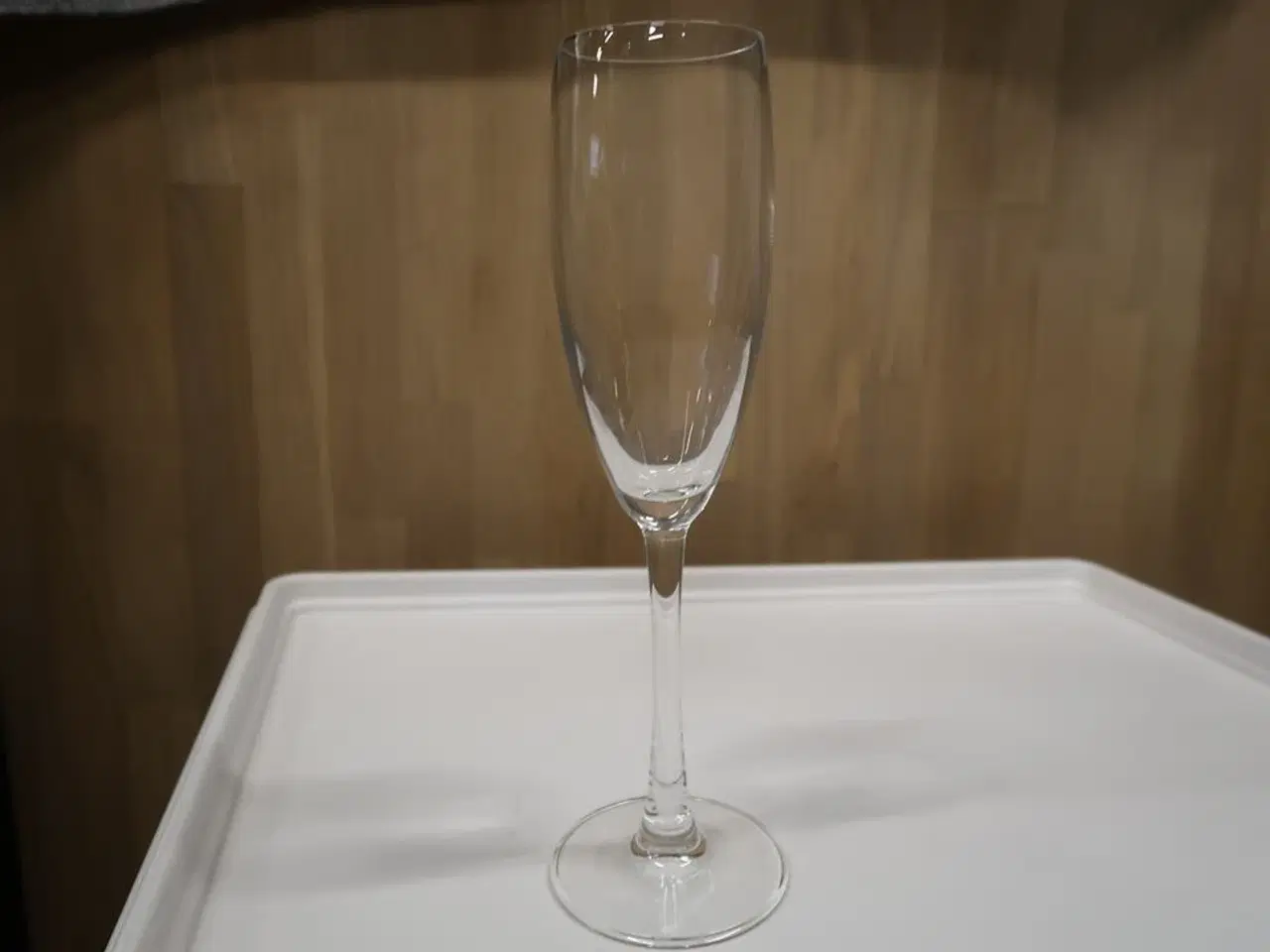 Billede 28 - Div. Glas i opvaskebakker bla. RIEDEL m.m.