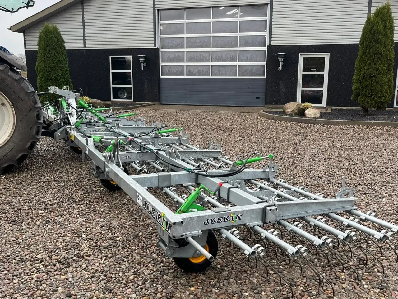 Billede 14 - Joskin SCARIFLEX 1200 R6S6 12m bredstrigle med 6rækker tænder. Noget at det ypperste man kan få.