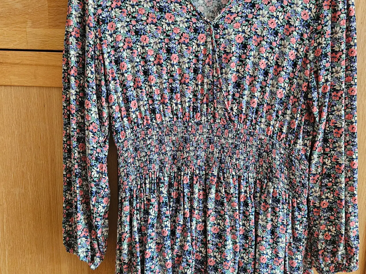 Billede 1 - SUPER SØD BLOMSTRET KJOLE 
