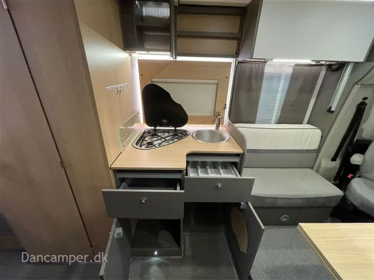 Billede 10 - 2024 - LMC Tourer H 720 Lift LMC Tourer H 720 Lift, 140 Hk, 9-trins aut., El-støttefødder, vandbåren varme i gulvet samt blæsevarme - en god vintervogn