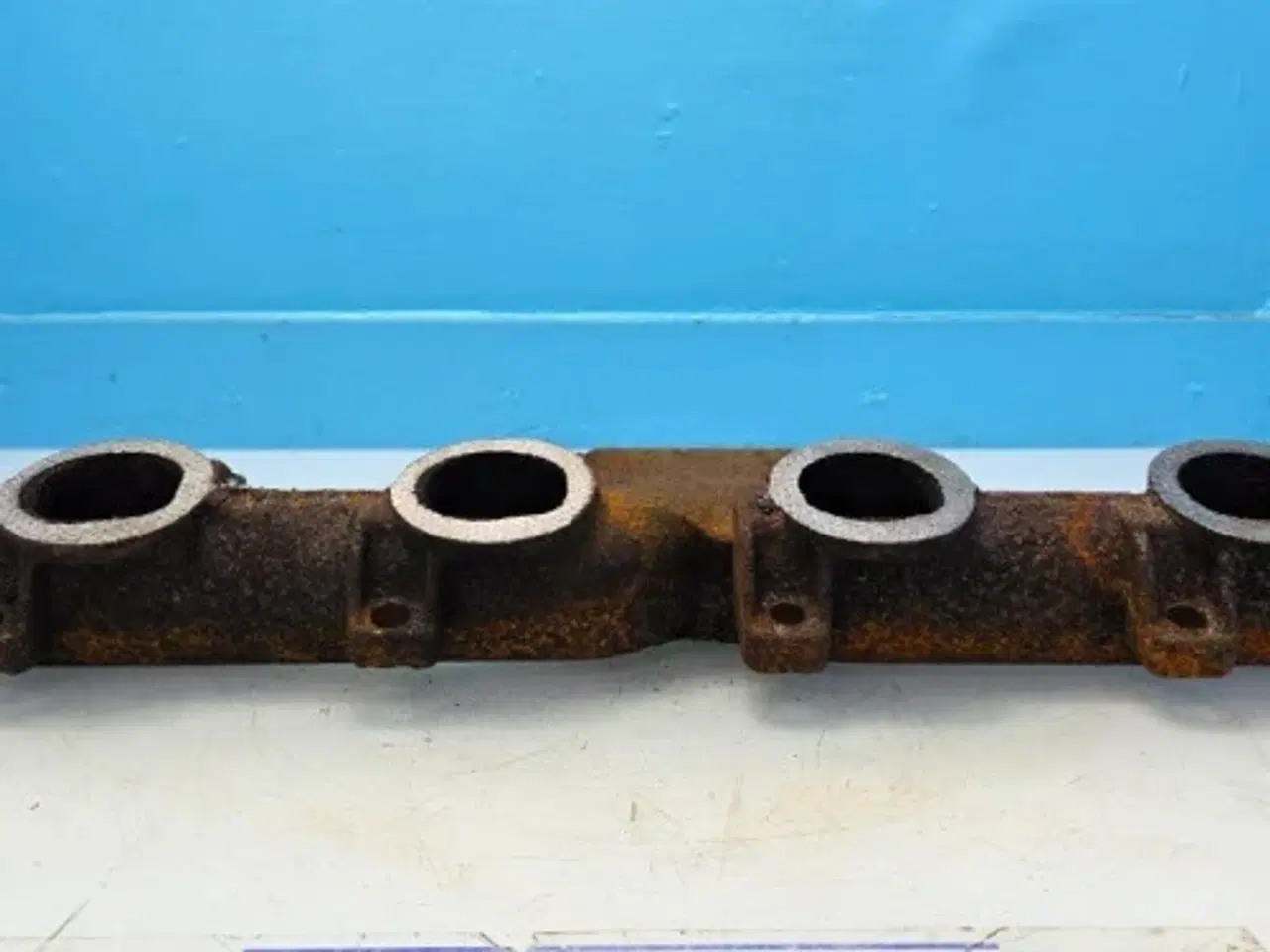 Billede 6 - New Holland  675TA   Udstødningsmanifold  87802798