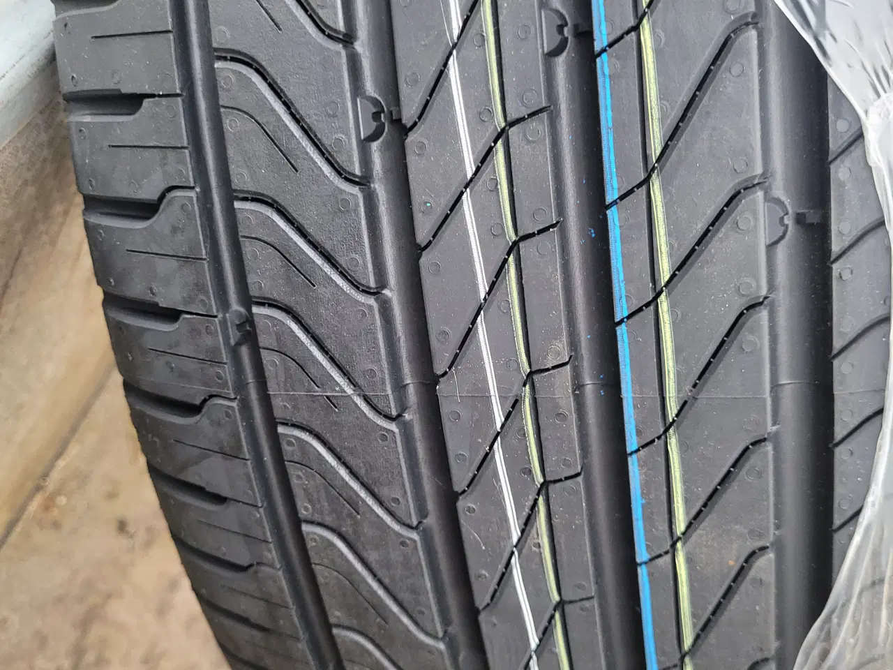 Billede 2 - 235 / 60 R 18