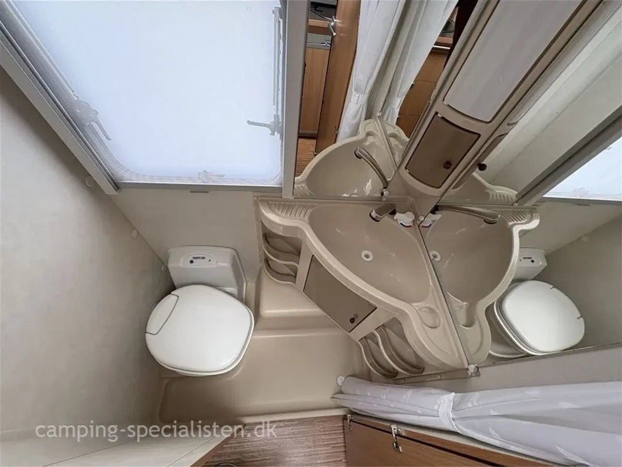 Billede 9 - 2010 - Adria Adora 472 LU   Adria Adora 472 LU 2010 - Se den nu hos Camping-Specialisten.dk