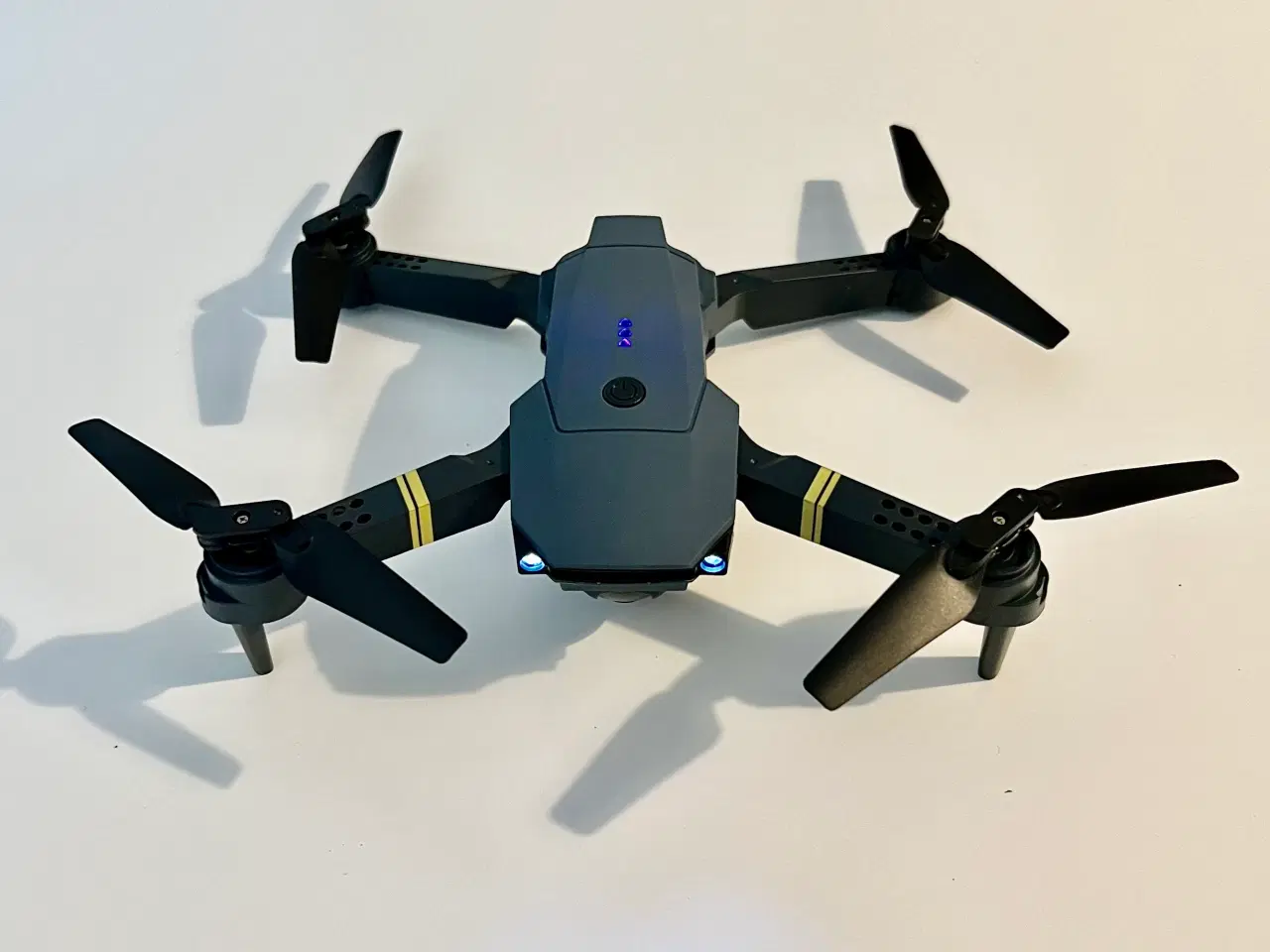 Billede 1 - Drone med kamera, fjernbetjening og 2 batterier