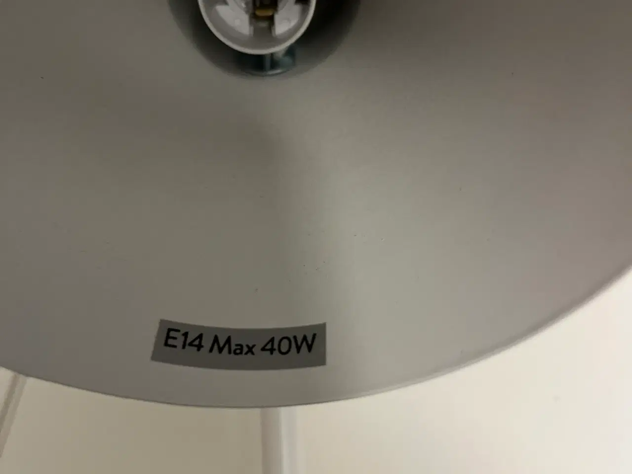 Billede 3 - 2 hvide væg lamper / lampet 