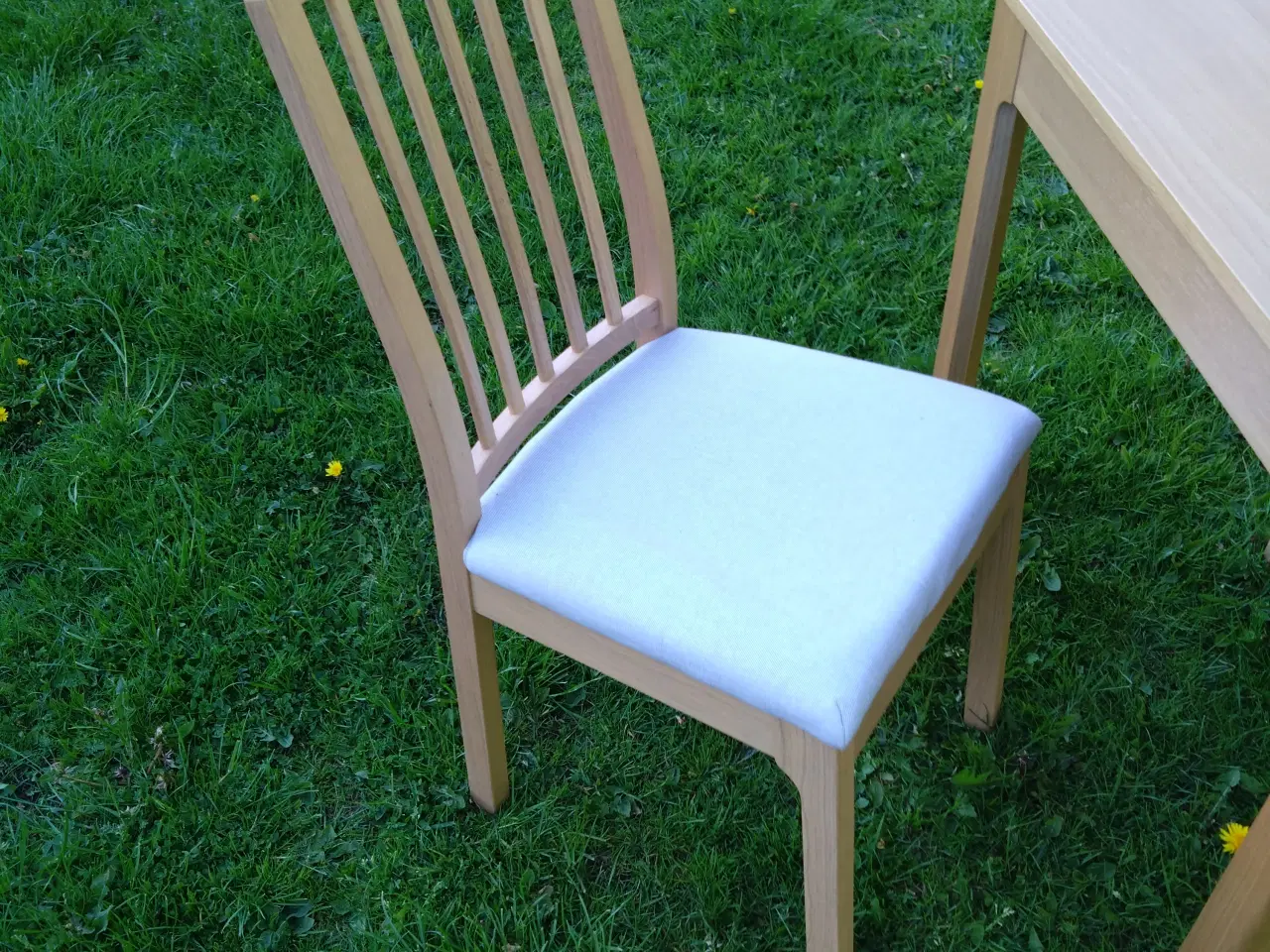 Billede 2 - Lille spisebord fra ikea med 2 stole