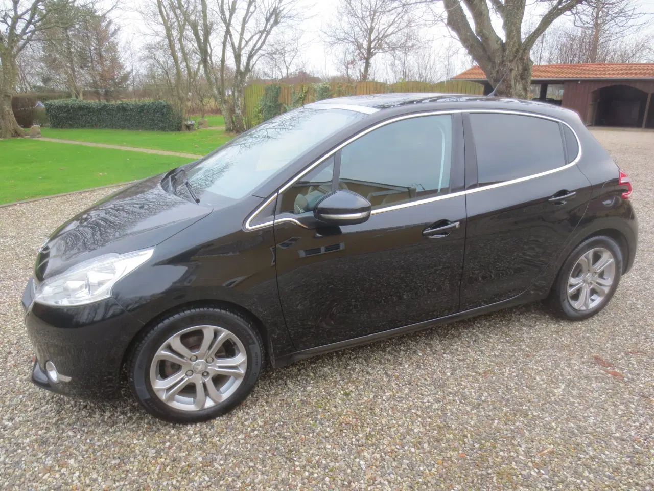 Billede 10 - Meget fin Peugeot 208 1.2 i År 2015.