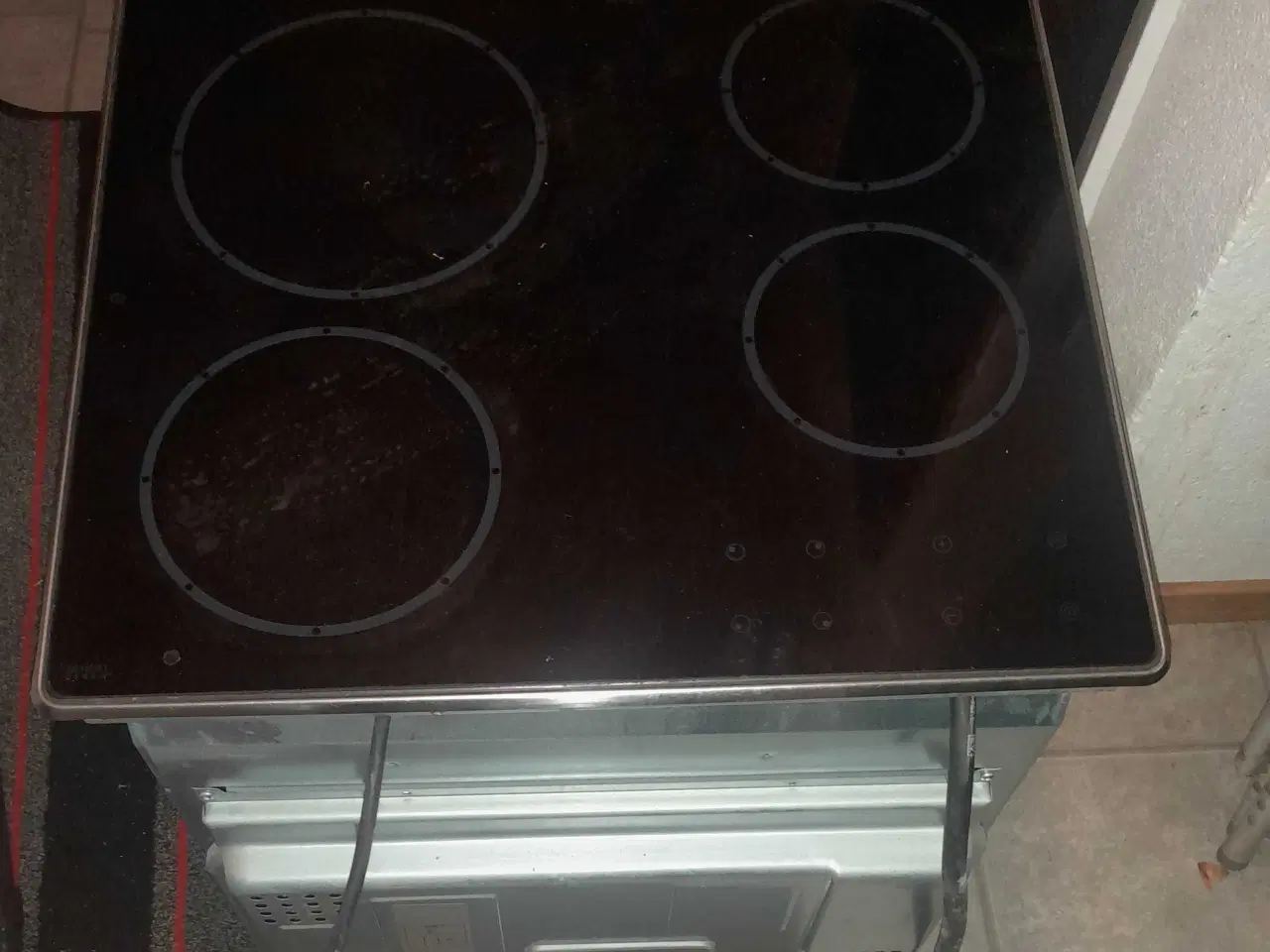 Billede 2 - Indbygnings-ovn og kogeplader.