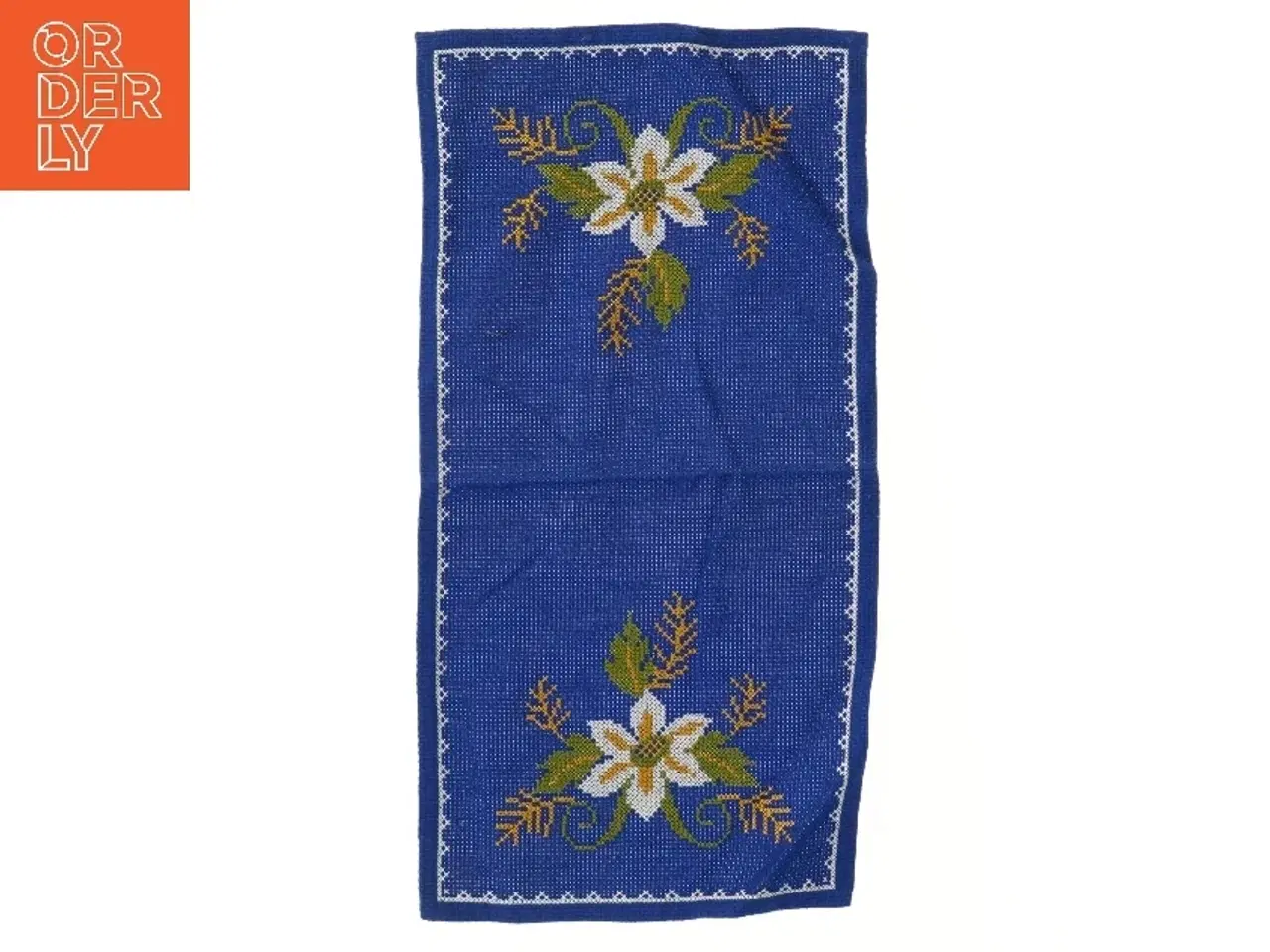 Billede 1 - Broderet blå juleløber med blomstermotiv (str. 41x21 cm)