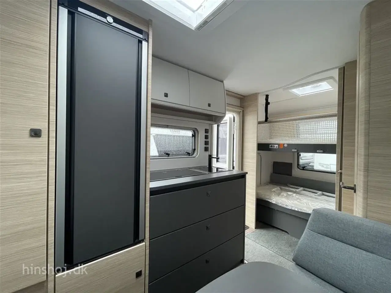 Billede 10 - 2023 - Fendt Apero 495 SKM   Fendt med tværvendt dobbeltseng og Køjer fra Hinshøj Caravan A/S