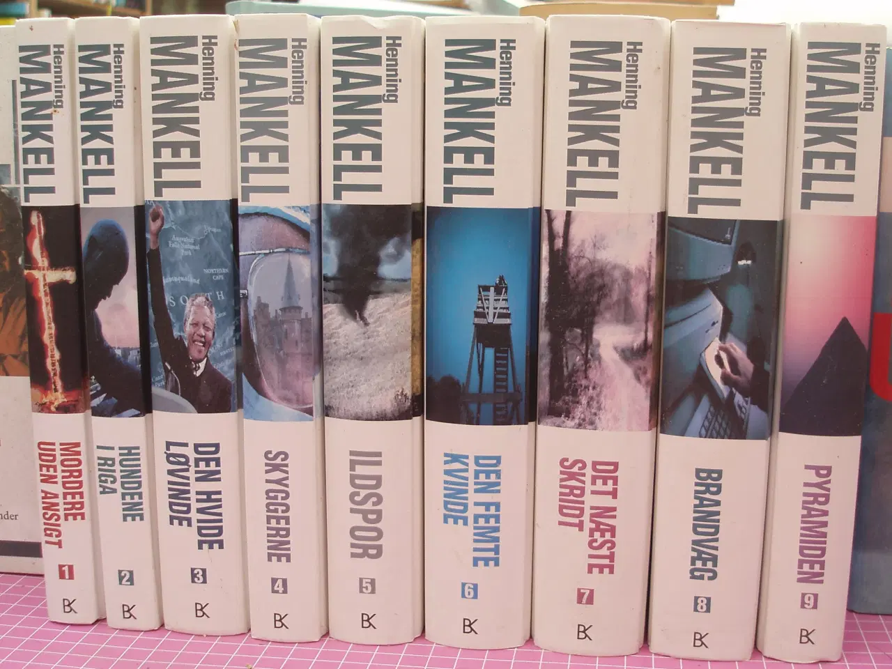 Billede 1 - Wallander hardback bøger med nr. på ryg