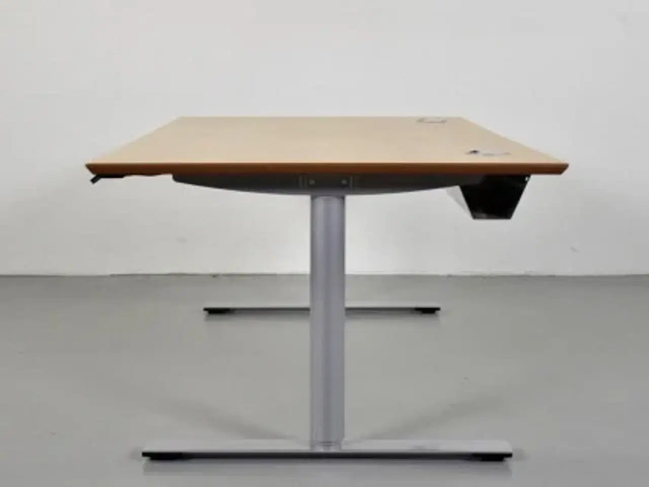 Billede 6 - Hæve-/sænkebord med plade i bøg og på grå stel
