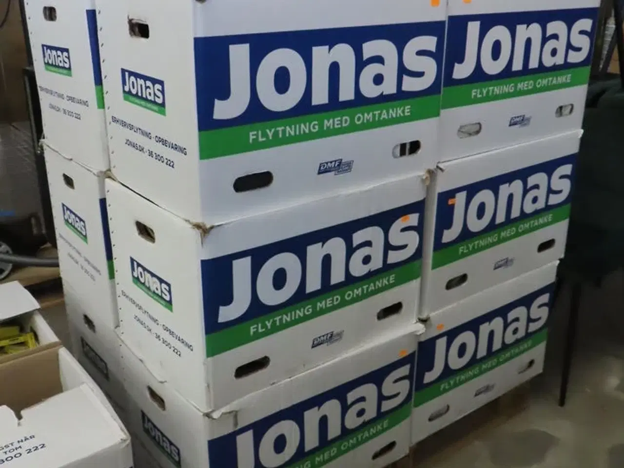 Billede 15 - Indhold af te-køkken samt diverse brugskunst