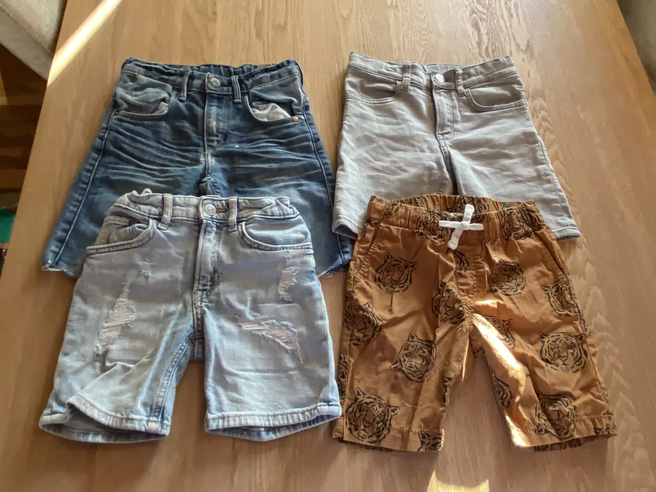 Billede 10 - Skjorte, sorte bukser, vest 110, Hummel jakke 110