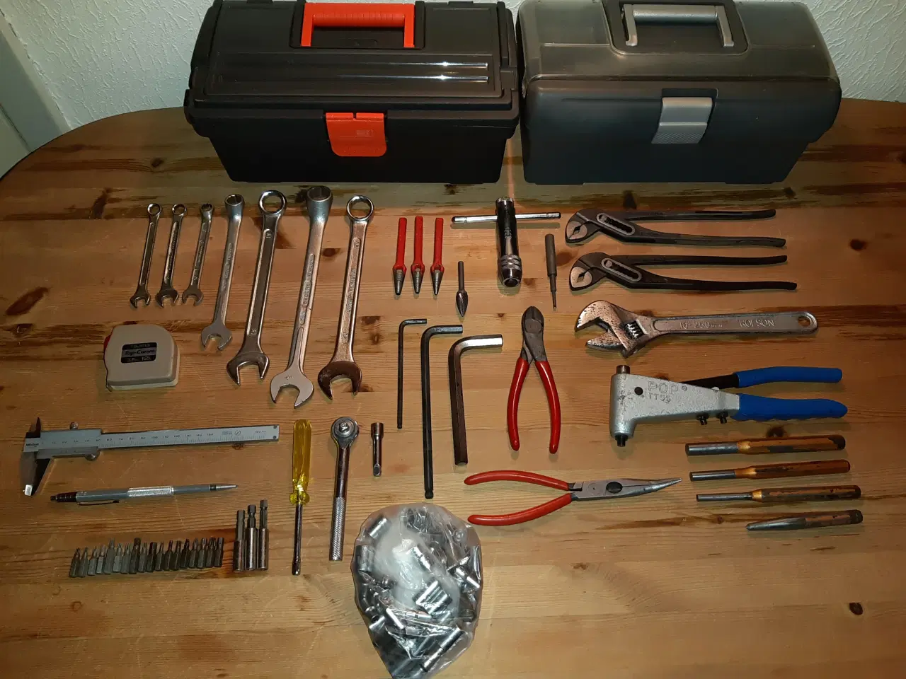 Billede 1 - Værktøj, 2 værktøjskasser, rustfri stål bolte m.m.