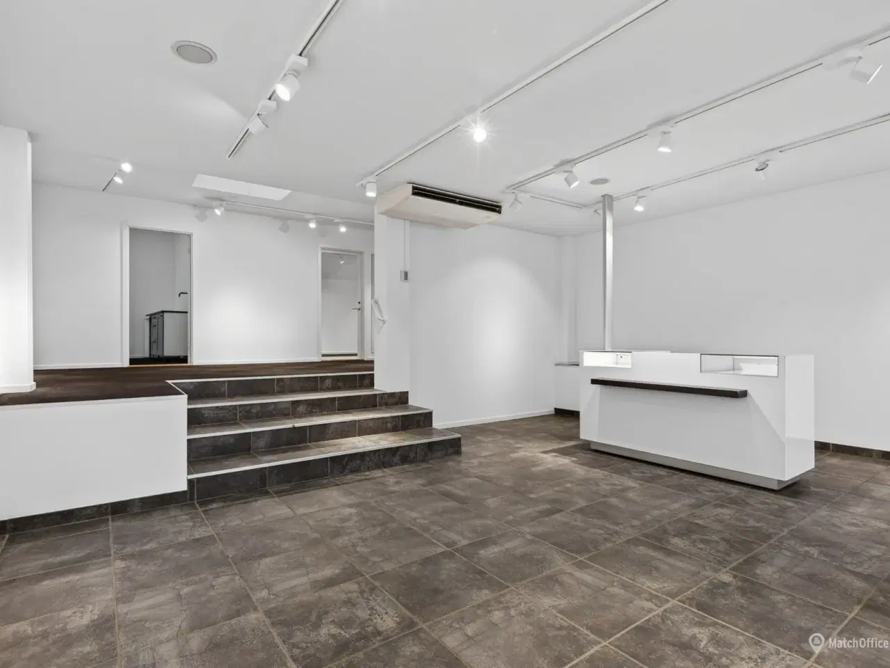 Billede 5 - Sublim placering midt på Stændertorvet!