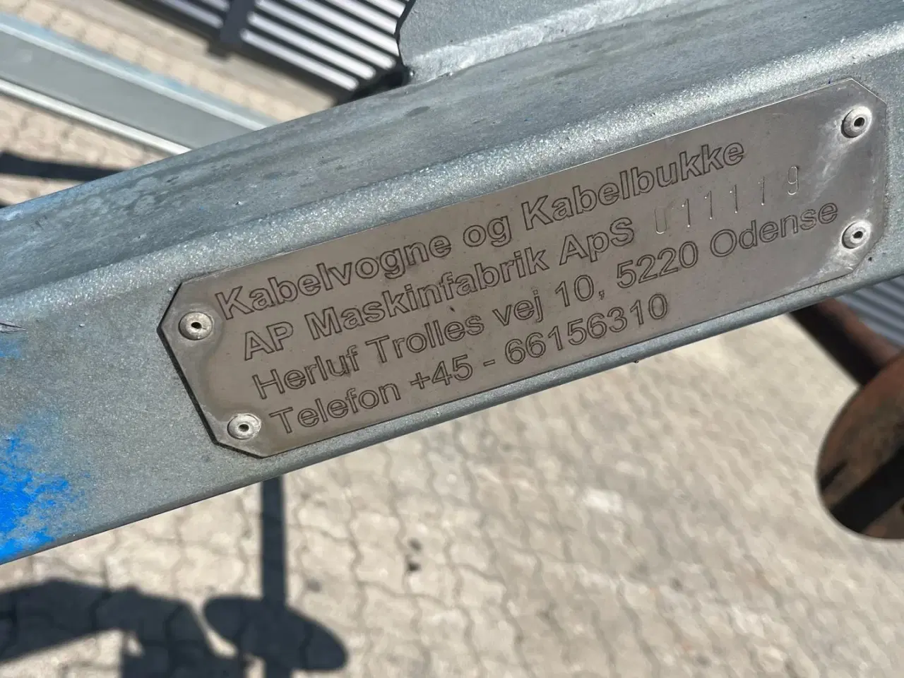 Billede 11 - - - - Kabel trailer med hydraulisk løft.