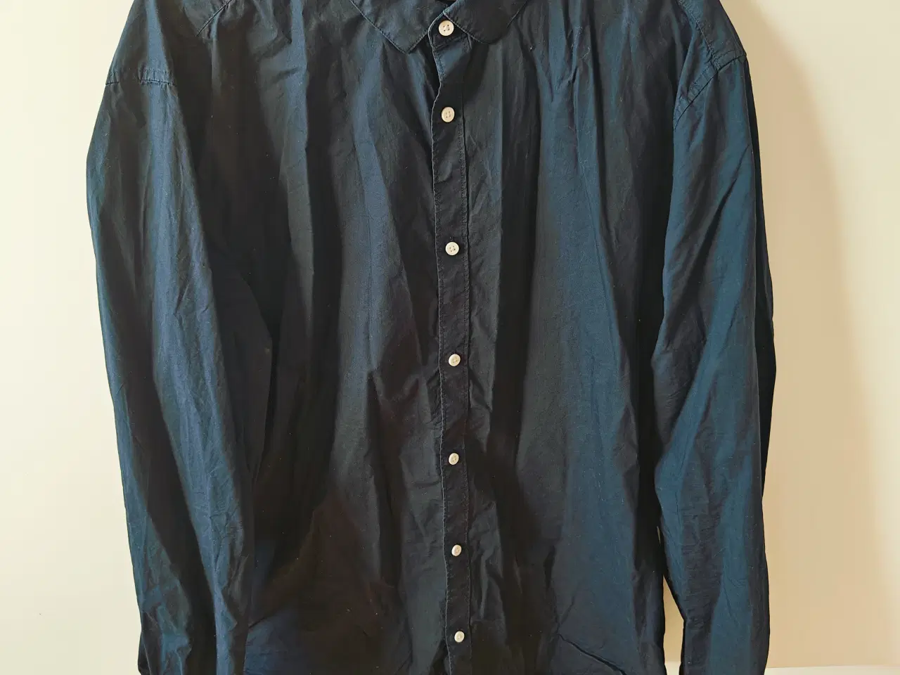 Billede 1 - Mørk Marineblå skjorte fra H&M str. XL ny.
