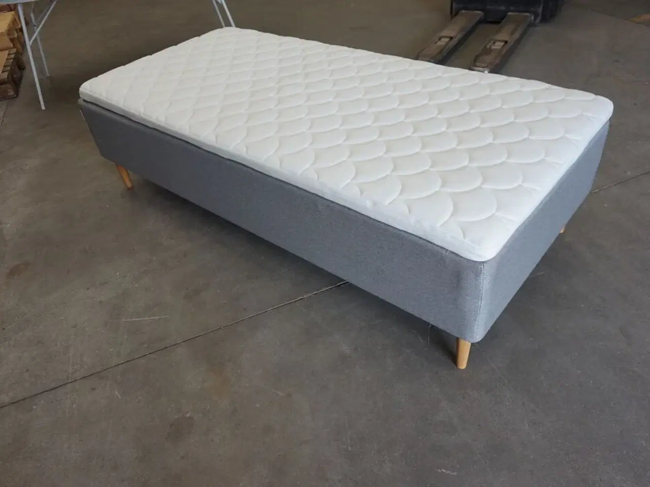 Billede 5 - Huma Nordic boxmadrasseng 90x200 cm m. Latex top & træben