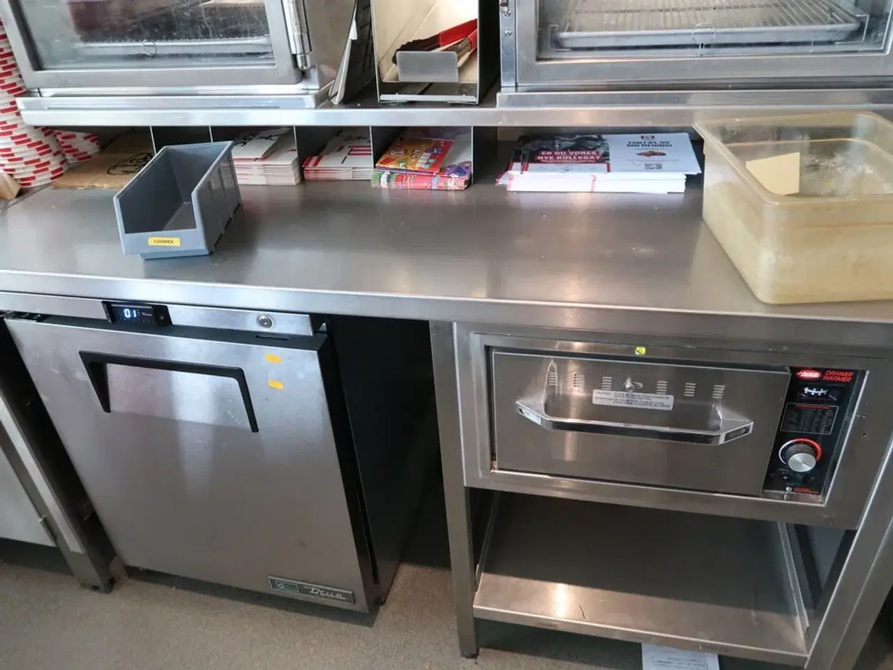Billede 4 - Rustfri stålbord med indhold og varmeskuffe HATCO Drawer Wamer