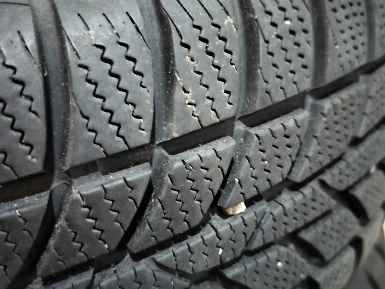 Billede 4 - Vinterdæk 185/60R15 næsten nye ca.80 %tilbage.