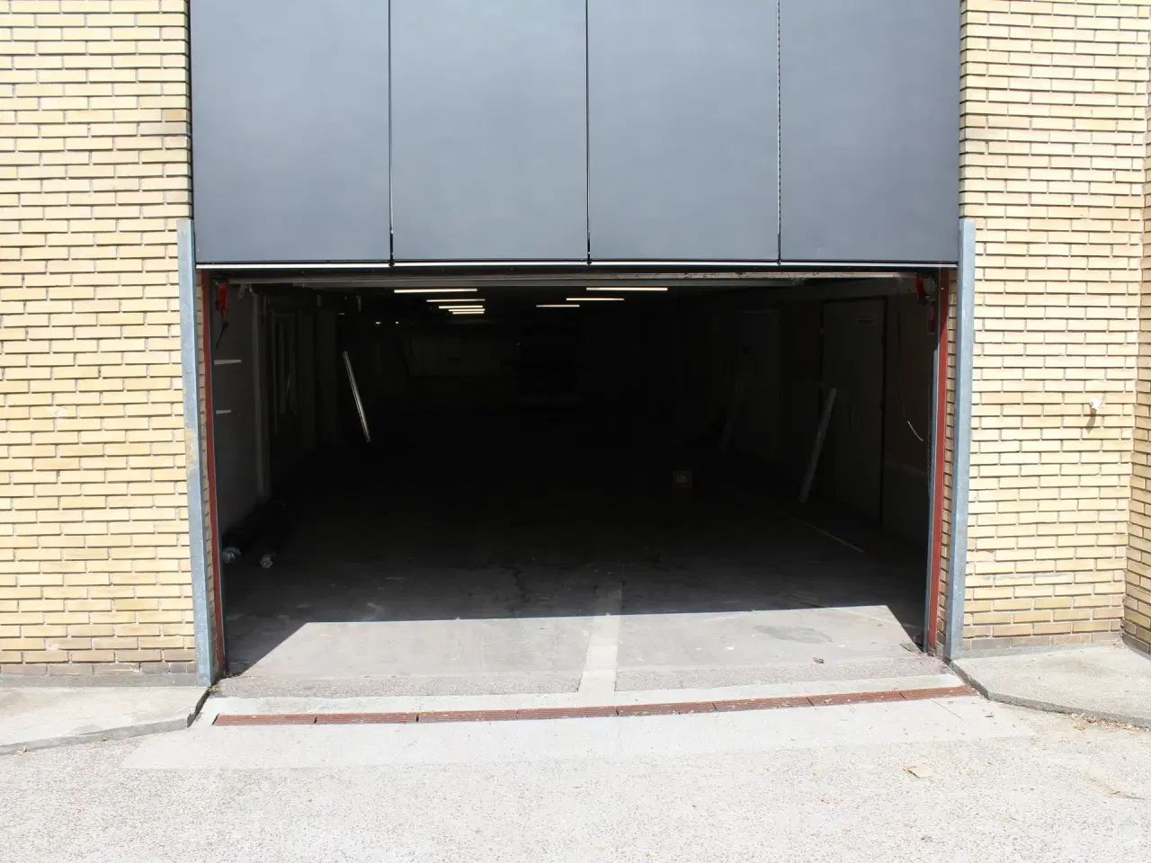 Billede 3 - Pæne kontor- og lagerlokaler samt større udenomsareal