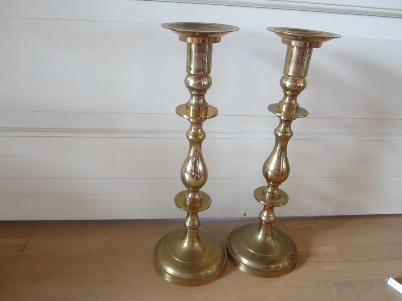 Billede 1 - 2 fine messing lysestager ca 41 cm i højde læs tek