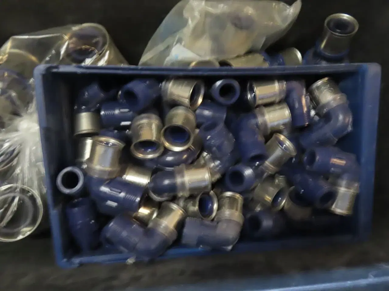 Billede 5 - Palle med div. Kuglehaner og fittings