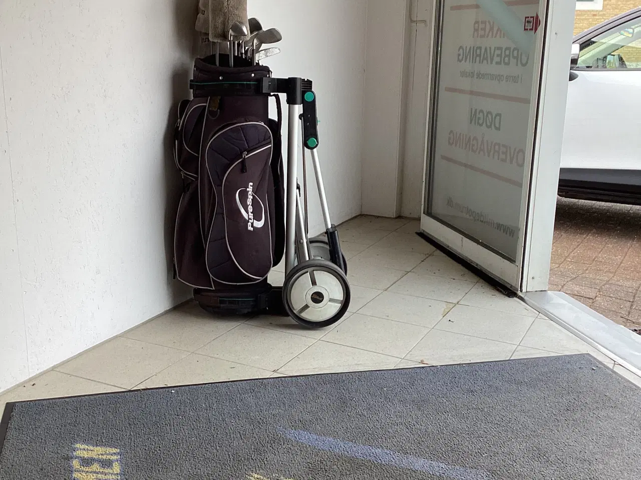Billede 4 - Golfsæt. Vogn, Bag og køll./jern.