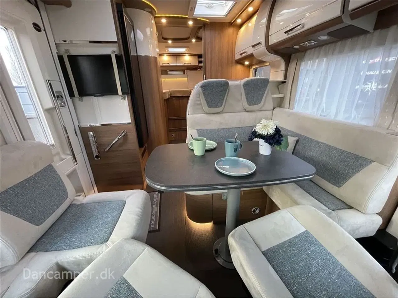 Billede 14 - 2020 - Carthago c-tourer I 144 LE   MESSEPRIS kr. 1.099.900,- spar 50.000,- Fantastisk helintegreret autocamper. 9-trins automatgear, automatisk klimanlæg i førehuse, Multimediasystem inkl. navigation og DAB+