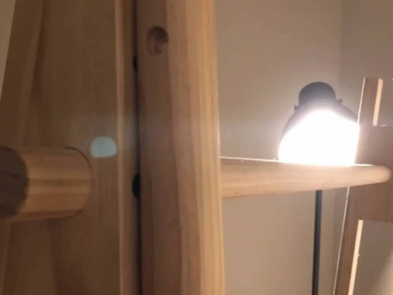 Billede 9 - Jennet tøjstativ med hylde 