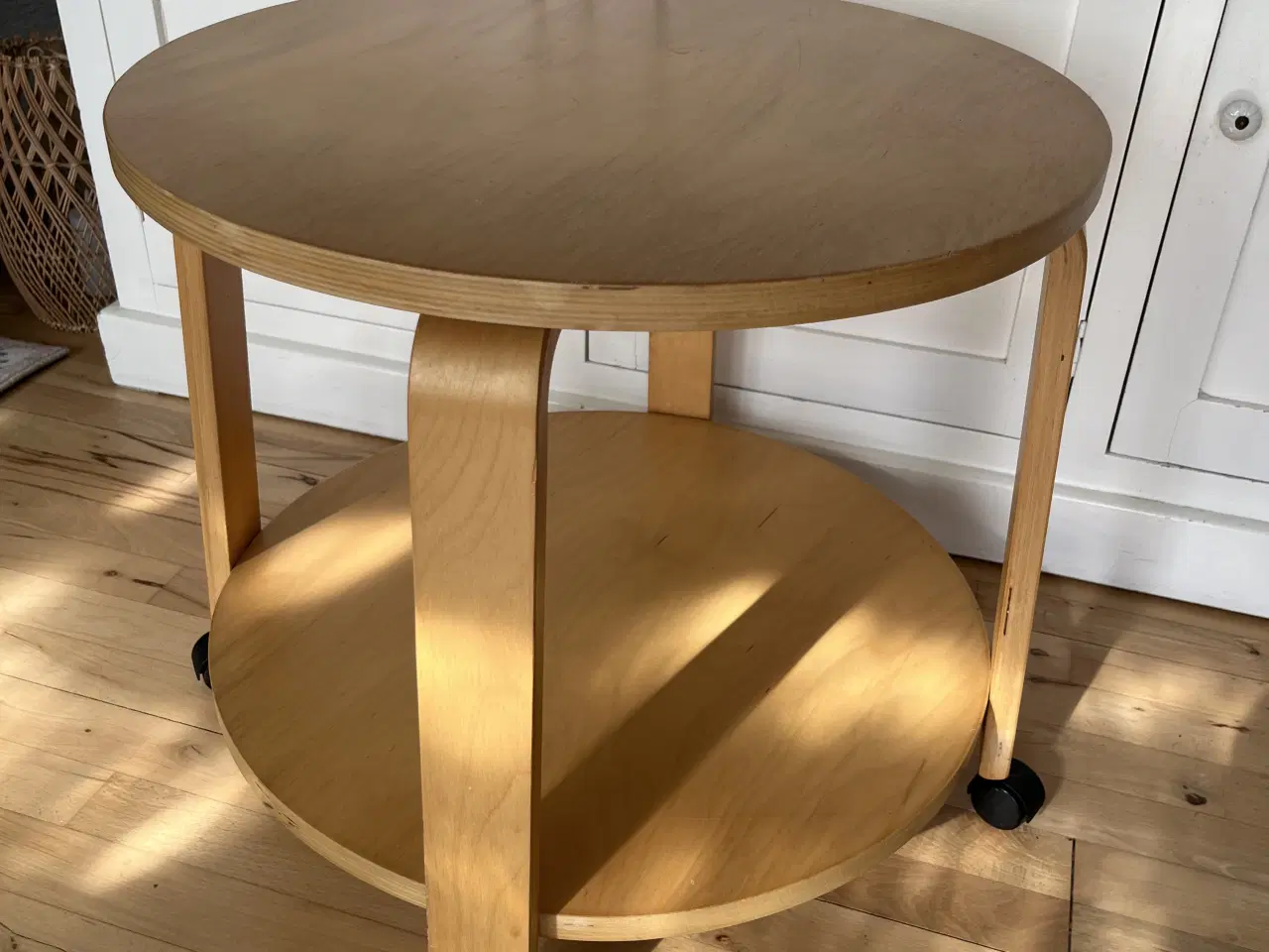 Billede 4 - Smukt lille bord med hjul