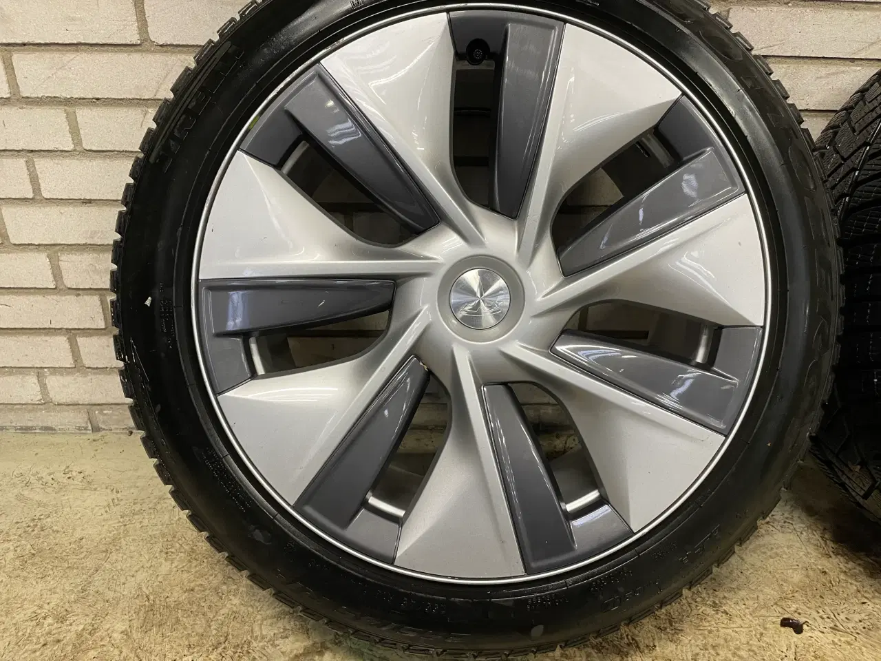 Billede 3 - 19 Tesla Model Y 255/45r19 Ref.258 vinter