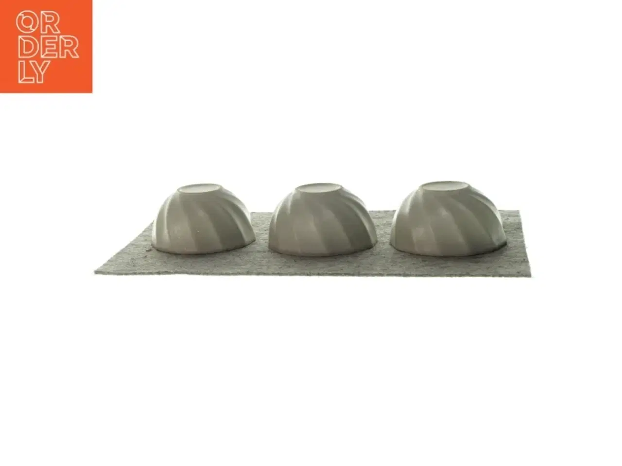 Billede 2 - Skåle 3 stk.  (str. 7 x 12cm)