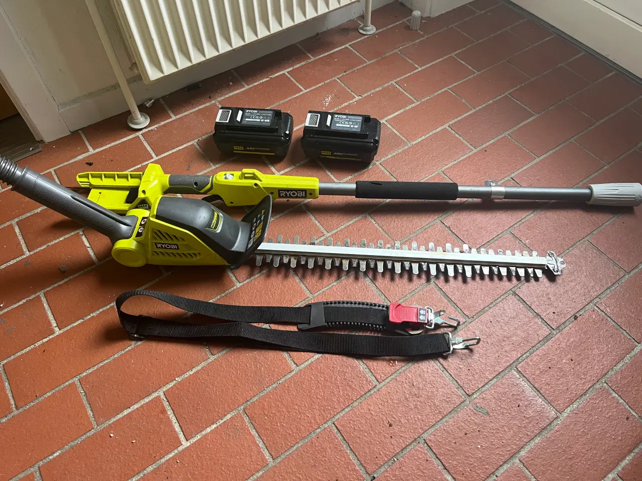 Billede 2 - Hækkeklipper på stang Ryobi 36 V