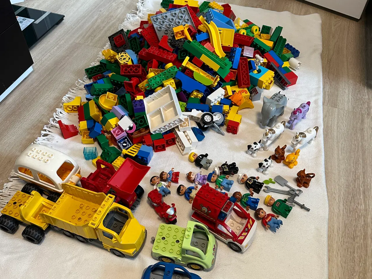 Billede 2 - Masser af DUPLO til salg