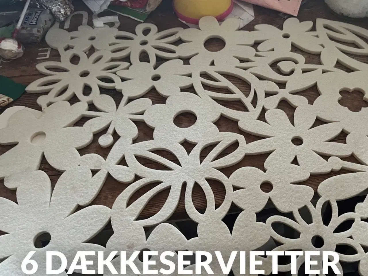 Billede 1 - 6 Romantiske dækkeservietter sælges samlet