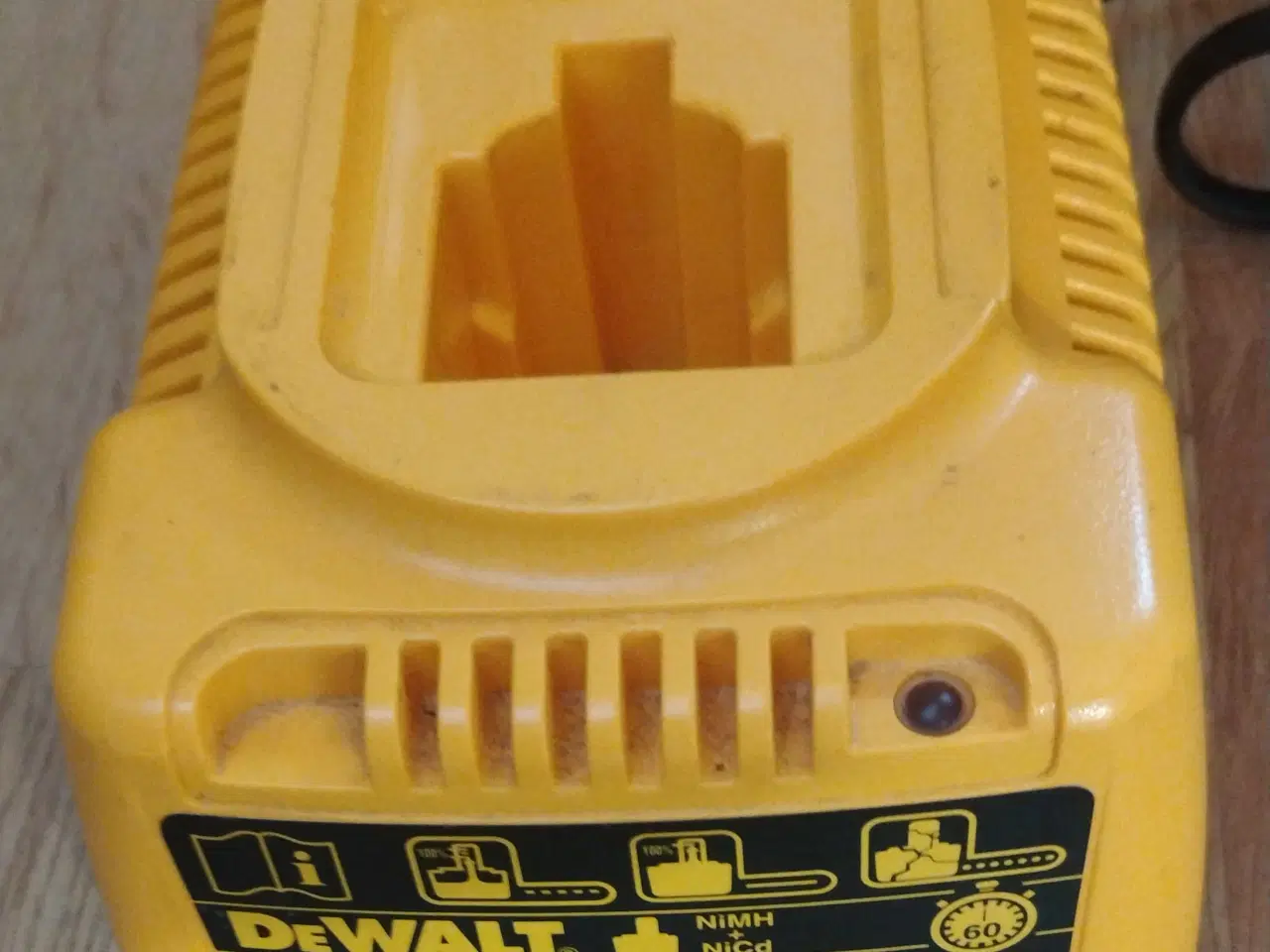 Billede 1 - DeWalt DE9116 Type 2 batteri-oplader