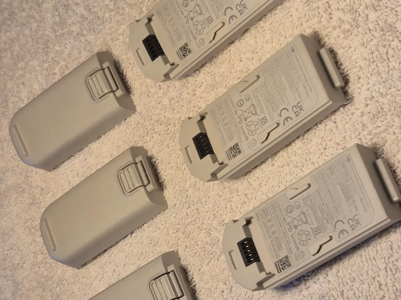 Billede 4 - DJI Neo med taske og 6 ekstra batterier.