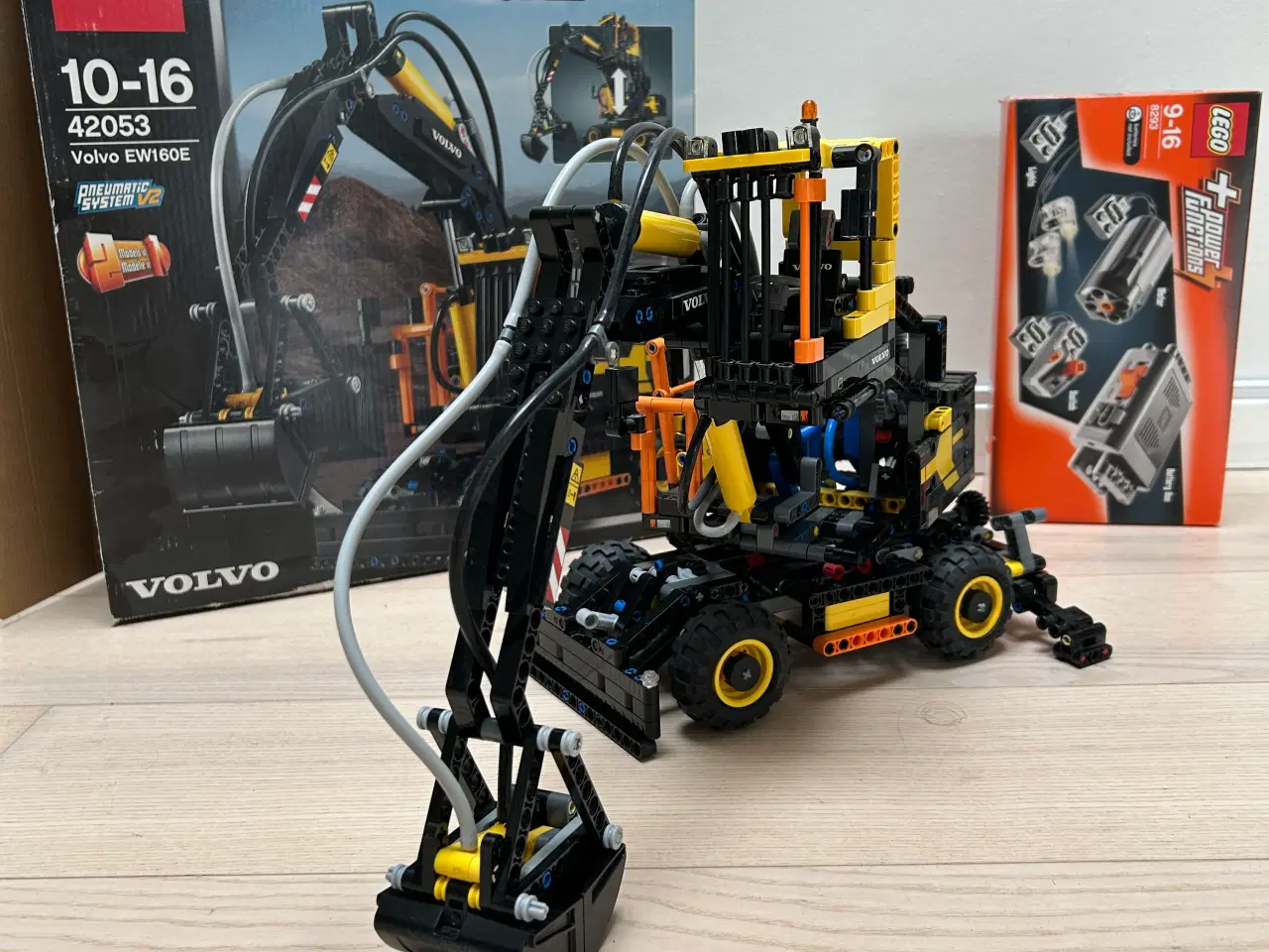 Billede 2 - LEGO Technic 42053 - Volvo EW160E incl Motor 8293