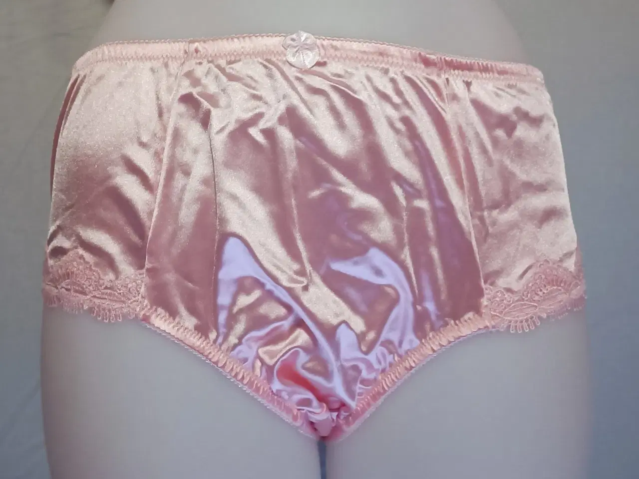 Billede 5 - Lys pink højtaljet trusse