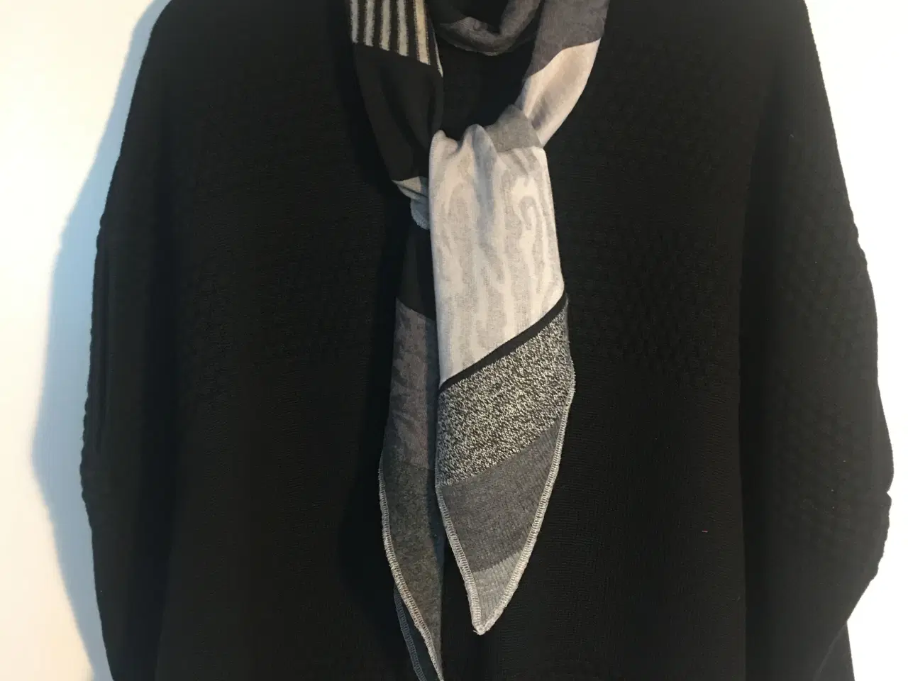 Billede 3 - Tørklæde , uld