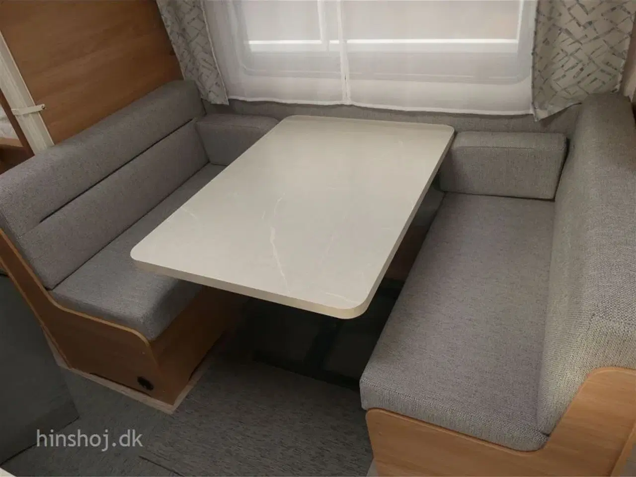 Billede 5 - 2023 - Hobby De Luxe 545 KMF   Hobby 545 KMF med 3 køjer og dobbeltseng  fra Hinshøj Caravan