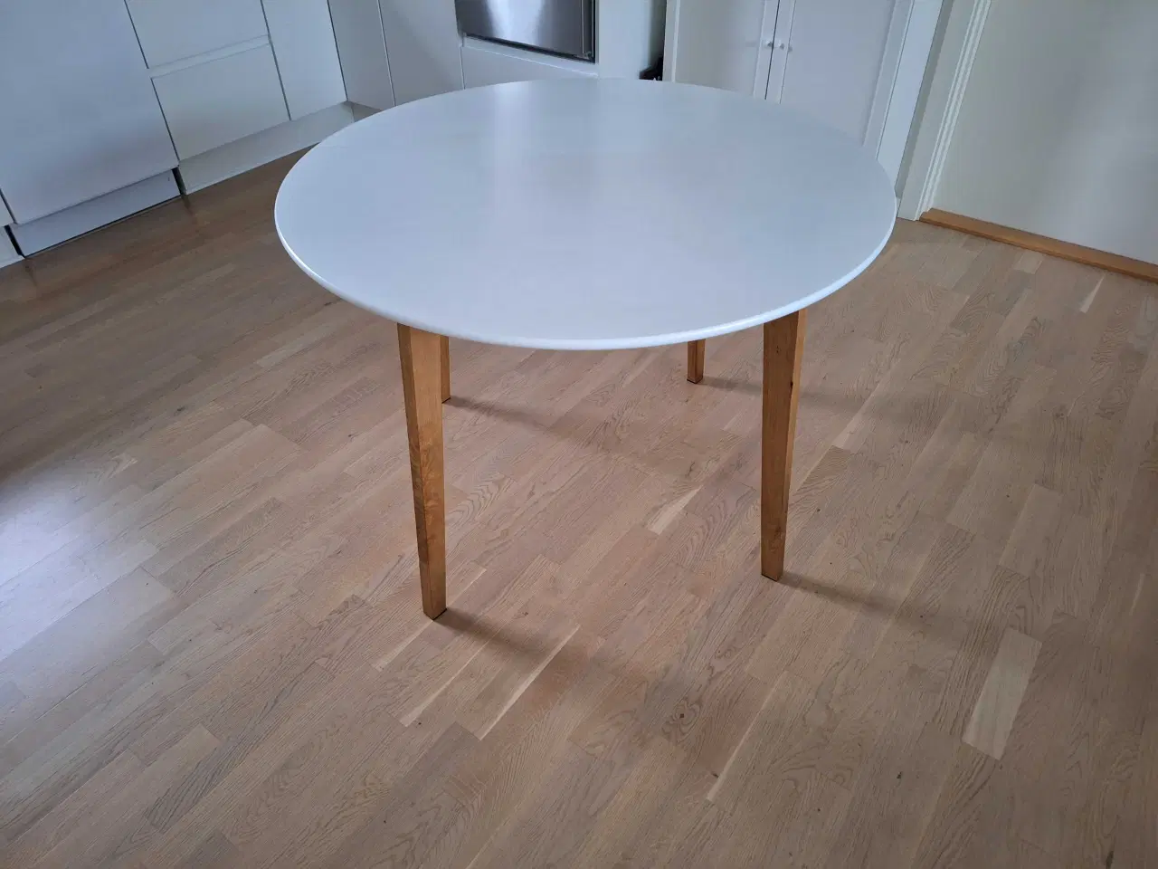 Billede 2 - Spisebord rundt