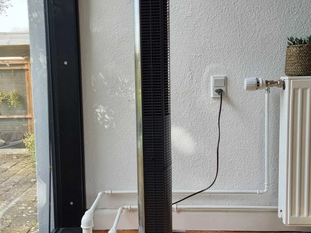 Billede 1 - Tårnventilator, sort og slank.