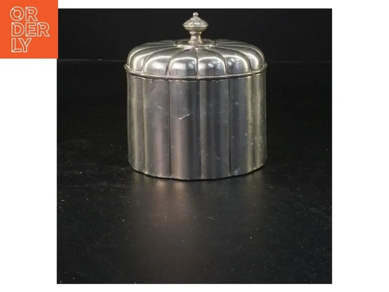 Billede 1 - SølvfarvetGammelt skrin med låg (str. 12x11 cm)