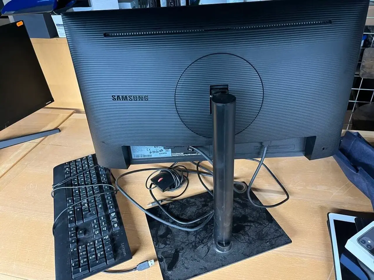 Billede 6 - 2 stk. 24" PC Skærm SAMSUNG + 1 Tastatur LENOVO