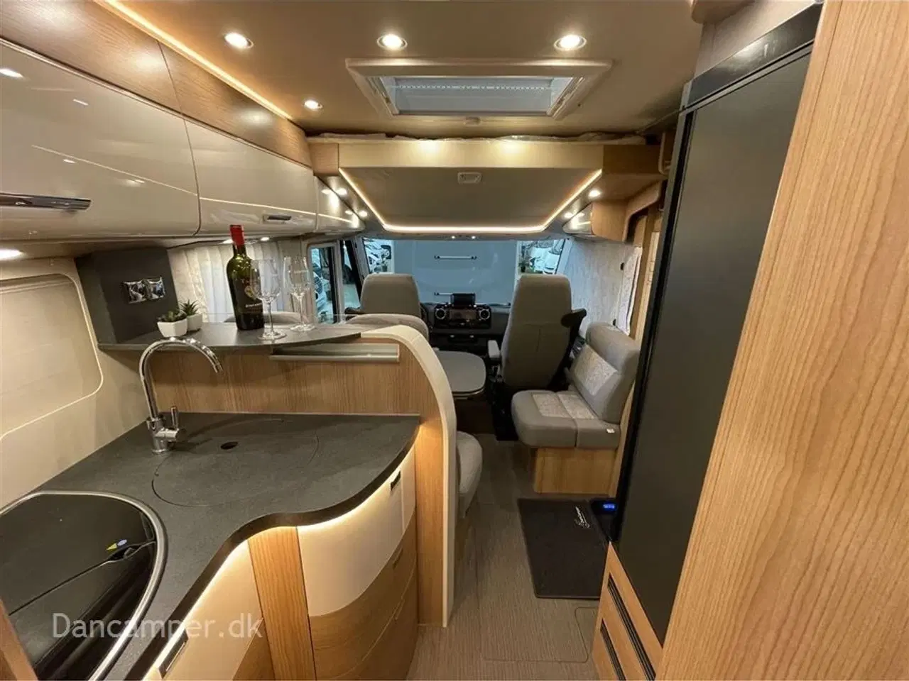 Billede 20 - 2026 - Carthago c-tourer I 145 LE   Design og komfort når det er bedst! MERCEDES 170 Hk, 9-trin aut.gear, adaptiv fartpilot,  4,2/4,5 tons totalvægt